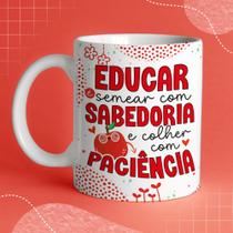 Caneca Porcelana Educar é semear com sabedoria e colher com paciência 325 ml Caneca Porcelana Educar é semear com sabedoria e colher com paciência 325 ml