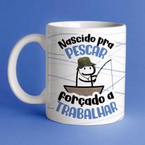 Caneca porcelana flork pais - nascido pra pescar forçado a trabalhar 325ml