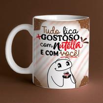 Caneca Porcelana Flork Tudo fica + gostoso com n utella e com você 325 ml
