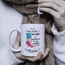 Caneca Porcelana Mulher de Salto é Poderosa mas uma Mulher de Joelhos Est.Evangelica2.13 Zlprint