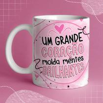 Caneca Porcelana Professora um grande coração molda mentes Brilhantes 325ml Caneca Porcelana Professora um grande coração molda mentes Brilhantes 325ml