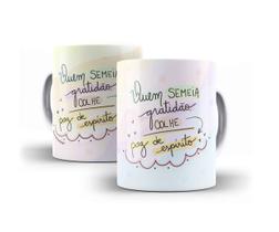 Caneca Porcelana Quem Semeia Gratidão Colhe Paz de Espírito Caneca Porcelana Quem Semeia Gratidão Colhe Paz de Espírito