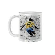 Caneca Porcelana Rei Pelé 82 Anos CBF Brasil Camisa 10 325mL Caneca Porcelana Rei Pelé 82 Anos CBF Brasil Camisa 10 325mL