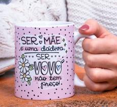 Caneca Porcelana Ser Mãe é uma Dádiva Ser Vovó Não tem Preço Est. Rosa - Dia das Mães Zlprint