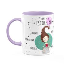 Caneca Signos Cartoon - Ela é de Escorpião - B-lilac Caneca Signos Cartoon - Ela é de Escorpião - B-lilac