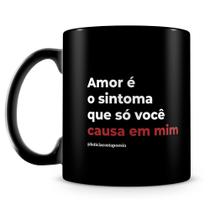 Caneca Sintoma de Você - 100% Preta - Trechos de Poesia