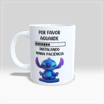 Caneca Stitch Por Favor Aguarde Instalando Minha Paciência