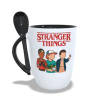 Caneca Stranger Things Série Netflix com Colher Interior e Alça Preto