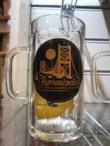 Caneca temática congelável para chopp.