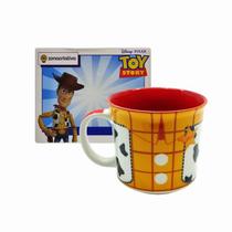 Caneca Tom Woody Toy Story 350ML em Ceramica - Disney Pixar - Zona Criativa - 10024517 Caneca Tom Woody Toy Story 350ML em Ceramica - Disney Pixar - Zona Criativa - 10024517