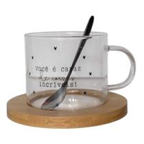 Caneca Xicara de vidro Borossilicato Frase c/Pires de Bambu + Colher Caneca Xicara de vidro Borossilicato Frase c/Pires de Bambu + Colher