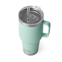 Caneca YETI Rambler 1L com tampa de palha e espuma de mar isolada a vácuo Caneca YETI Rambler 1L com tampa de palha e espuma de mar isolada a vácuo