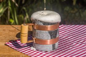 Caneco de chopp ou cerveja em pedra sabão de 350 ml