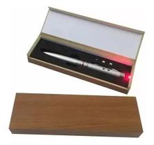 Caneta Metal Prata Com Laser Pointer Vermelho Lanterna Led E Escrita Macia No Estojo De Veludo Caneta Metal Prata Com Laser Pointer Vermelho Lanterna Led E Escrita Macia No Estojo De Veludo