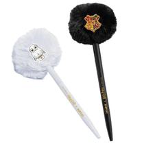Caneta Pompom Harry Potter Edwiges Branca com Patches - Leonora Caneta Pompom Harry Potter Edwiges Branca com Patches - Leonora