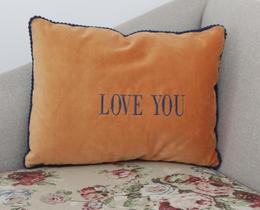 Capa almofada bordada LOVE YOU em veludo 35cm x 50cm Capa almofada bordada LOVE YOU em veludo 35cm x 50cm