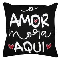 Capa Almofada Sarja Frase O Amor Mora Aqui 45x45 Sala Quarto