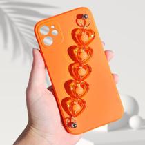 Capa Capinha Compatível iPhone 7 / 8 / Se 2020 / 7 Plus / 8 Plus / XR / 11 / 12 / 13 Silicone Aveludada Com Corrente