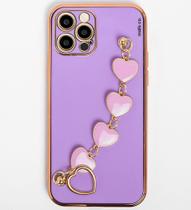 Capa Capinha iPhone 12 PRO Roxa Lilas Dourada Feminina Corrente Alça Coração Dedo Brilhante Fechada Embaixo Proteção de Camera Anti Impacto Queda
