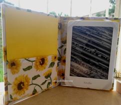 Capa cartonada para Kindle 10 geração em tecido girassóis - Dona Teresa