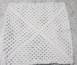 Capa de Almofada de Crochê Branca 45cm x 45cm feita a mão