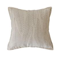 Capa de almofada de pelúcia cremosa com bordado de folhas 45x45cm