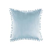 Capa de almofada de veludo com pompom azul claro 42x42cm