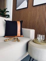 Capa de Almofada Decortativa linho preto 4545 com recorte emmaterial ecológico