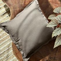 Capa de Almofada em Linho com Aba 60x60 Marrom