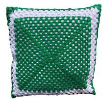 Capa de almofada manual de crochê Atelier Bizica - tons de verde