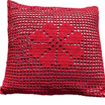 Capa de almofada manual de crochê Atelier Bizica - tons de vermelho