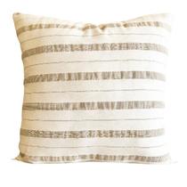 Capa de almofada quadrada - boho com bordados.