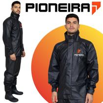 Capa de Chuva Pioneira Motoqueiro PVC Impermeável Masculina Conjunto Jaqueta e Calça Tamanho P M G GG XG, Gola Alta, Punhos e Barra com Regulador