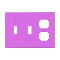 Capa de tomada de parede roxa com 3 módulos, 2 interruptores tipo alavanca e 1 tomada dupla Capa de tomada de parede roxa com 3 módulos, 2 interruptores tipo alavanca e 1 tomada dupla