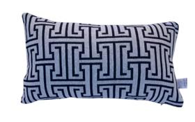 Capa Decorativa p/ Almofada Jacquard 30x50cm Labirinto Preto Capa Decorativa p/ Almofada Jacquard 30x50cm Labirinto Preto