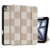 Capa para iPad DONGKE 13" M4/M3/M2 - Porta para Apple Pencil - Bege Xadrez Capa para iPad DONGKE 13" M4/M3/M2 - Porta para Apple Pencil - Bege Xadrez