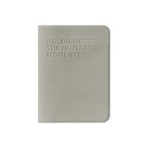 Capa para passaporte holding the fantastic moments solida - MINISO