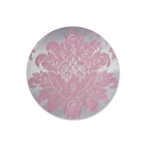 Capa para Sousplat em Tecido Jacquard Rosa Bebê e Prata Medalhão Tradicional Capa para Sousplat em Tecido Jacquard Rosa Bebê e Prata Medalhão Tradicional