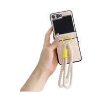 Capa Protetora De Couro PU Estilo Jaqueta Com Alça De Pulso Para Samsung Galaxy Z Flip 7 FE 6 5 4 3 Capa Protetora De Couro PU Estilo Jaqueta Com Alça De Pulso Para Samsung Galaxy Z Flip 7 FE 6 5 4 3