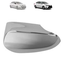 Capa retrovisor toyota yaris 2018 a 2023 com furo pisca cromada lado direito