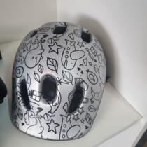 capacete cinza para ciclista capacete cinza para ciclista