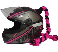 capacete feminino rosa com trança xuxinha arlequina removivel - por tork