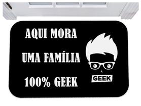 Capacho aqui mora uma familia 100% geek tapete nerd 40x60