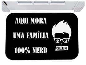 Capacho aqui mora uma familia 100% nerd tapete geek 40x60