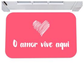 Capacho coração o amor vive aqui tapete para porta 40x60