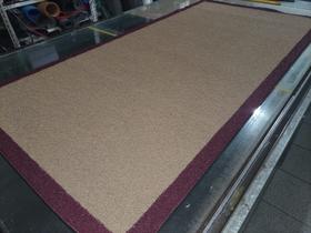 Capacho liso com bordas pintadas nas laterais - gold