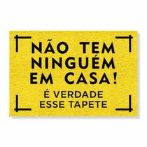 Capacho não tem ninguém em casa, é verdade esse tapete cores:amarelo Capacho não tem ninguém em casa, é verdade esse tapete cores:amarelo