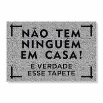 Capacho não tem ninguém em casa, é verdade esse tapete cores:prata Capacho não tem ninguém em casa, é verdade esse tapete cores:prata