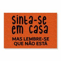 Capacho sinta-se em casa mas lembre-se que não está cores:laranja Capacho sinta-se em casa mas lembre-se que não está cores:laranja