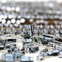 Capacitor Eletrolítico B41821 10Uf (M) 50V 85C 500 Pçs